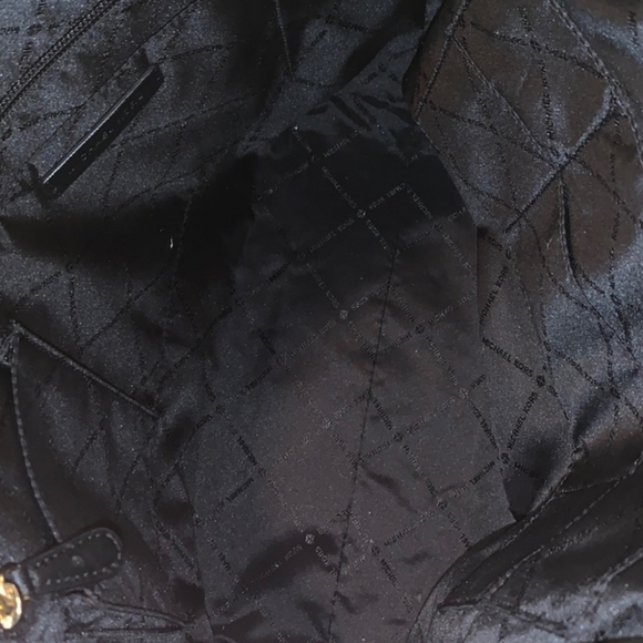 ***SOLD***Michael Kors Tote Handbag & Wallet - Picture 3 of 8